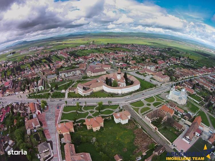 Casa saseasca autentica,1.100 mp teren, pomi fructiferi si potential,P - 5