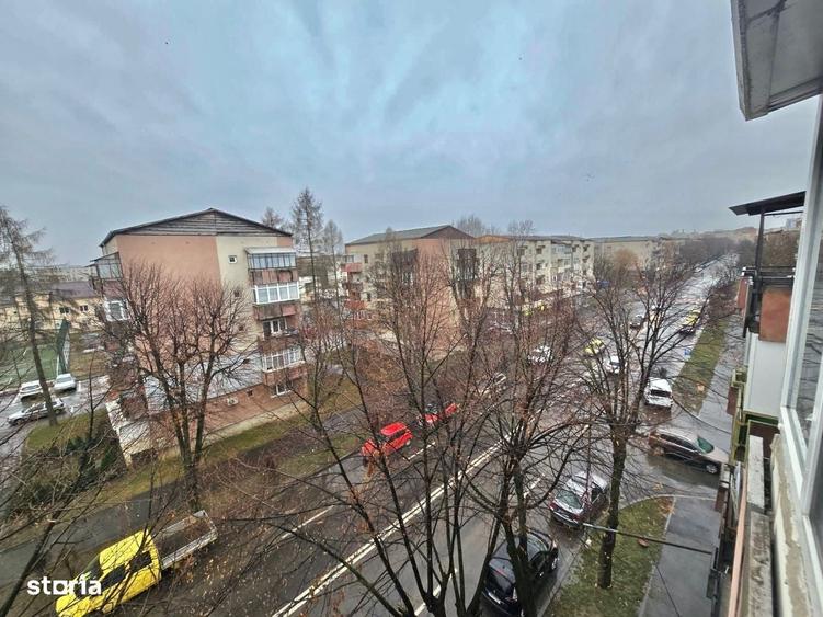 Apartament cu 3 camere decomandat în Micro 17
