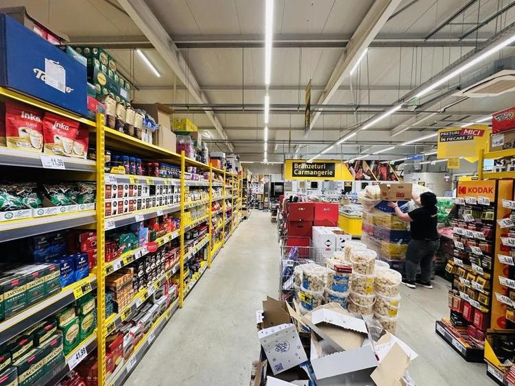 Spațiu comercial, de 1,200 mp, în Dragomirești-Vale