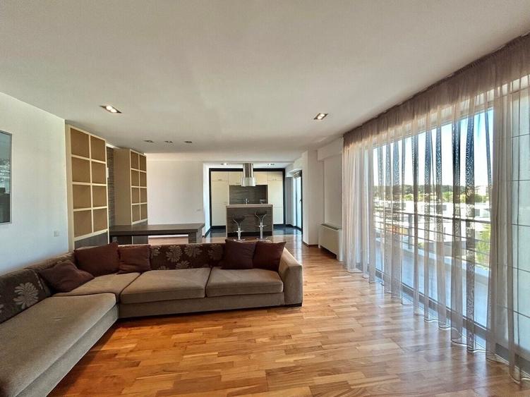 Apartament cu 4 camere decomandat, mobilat în Iancu Nicolae