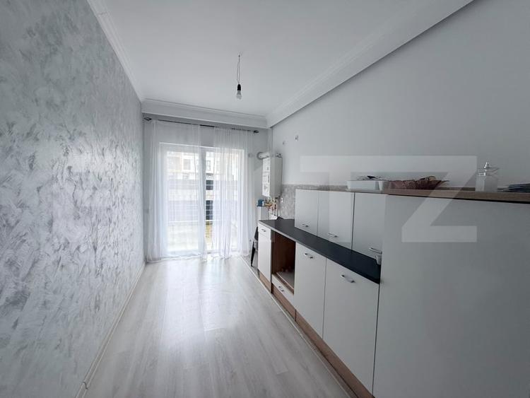 Apartament cu 3 camere semidecomandat, mobilat în Florești