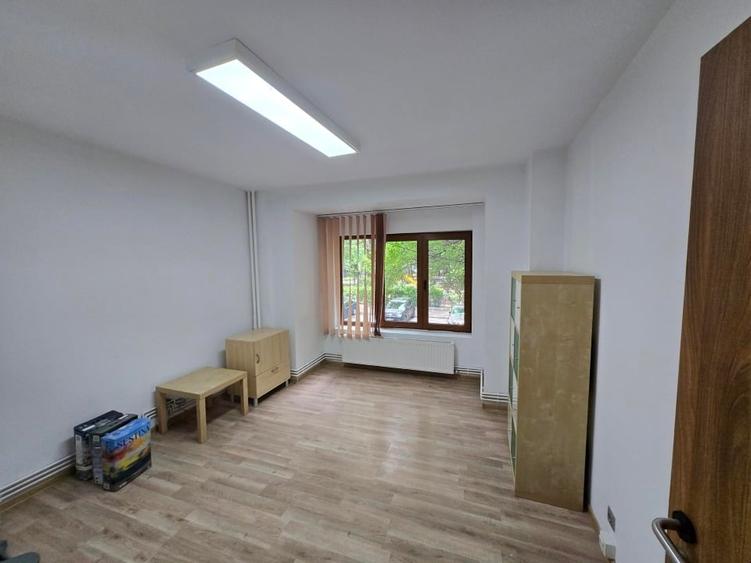 Apartament cu 3 camere semidecomandat, mobilat în Ultracentral