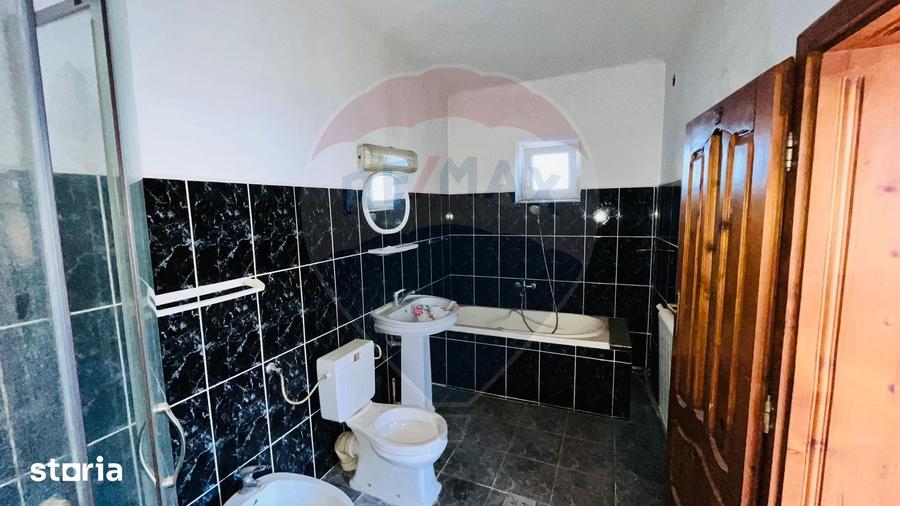 Casă cu 4 camere cu Teren 1367 Mp în Sântandrei