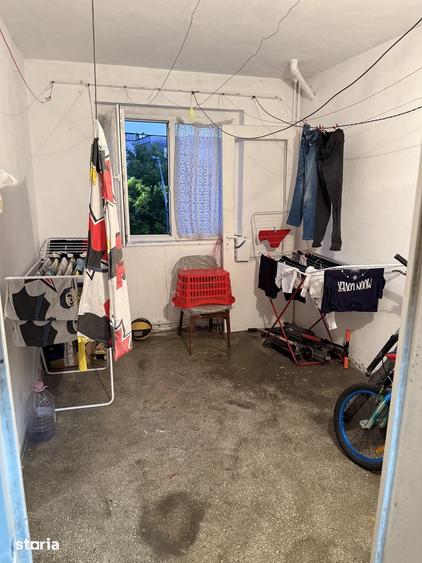 Apartament cu 3 camere semidecomandat în Mioriței