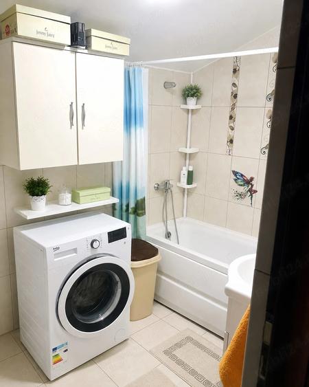 Apartament cu 3 camere decomandat în Valea Adâncă