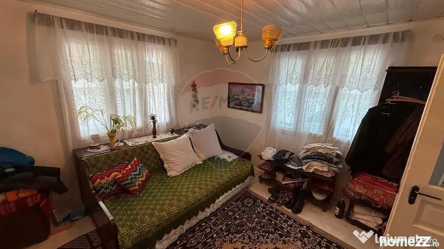 Casă cu 5 camere cu Teren 1700 Mp în Hângulești