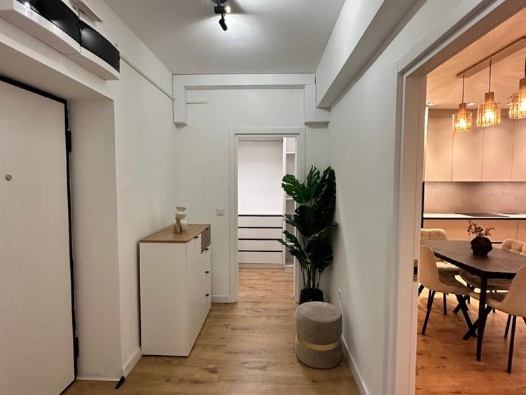 Apartament cu 2 camere decomandat, mobilat în Central