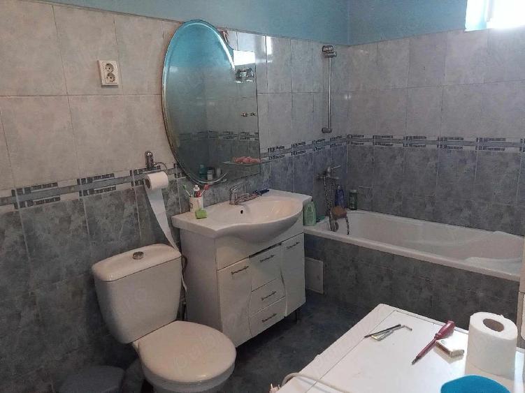 Casă cu Teren 1464 Mp în Vinga