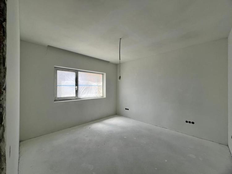 Duplex cu 5 camere cu Teren 369 Mp în Vest