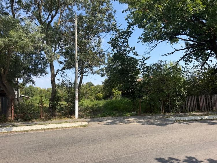 Teren Construcții intravilan de 2418 mp, în Călugăreni