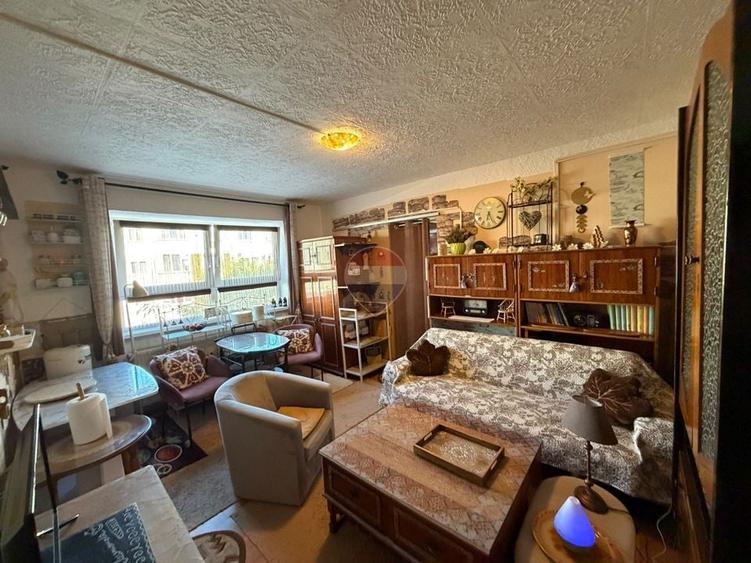 Apartament cu 2 camere decomandat în Hotvon