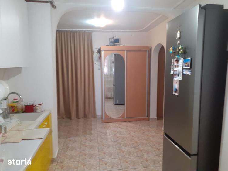 Apartament cu 3 camere în Rahova
