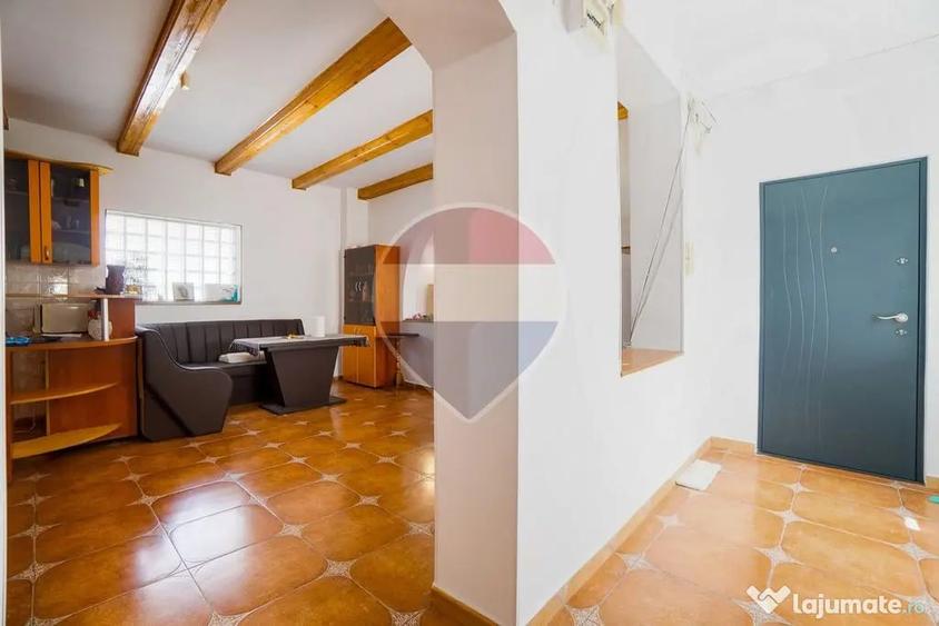 Apartament cu 4 camere decomandat în Central