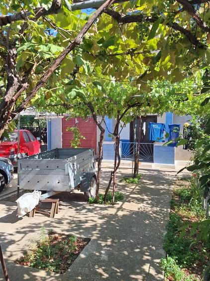 Casă cu 6 camere cu Teren 800 Mp în Pădina
