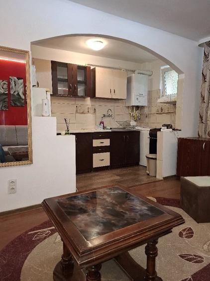 Apartament cu 3 camere semidecomandat în Central
