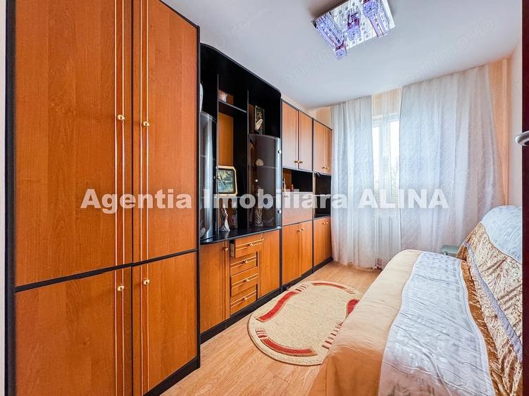 Apartament cu 3 camere semidecomandat în Micro 15