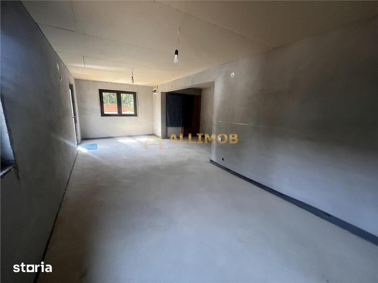 Casă cu 4 camere cu Teren 300 Mp în Târgșoru Vechi