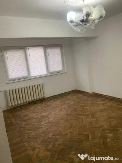 Apartament cu 2 camere decomandat în CET