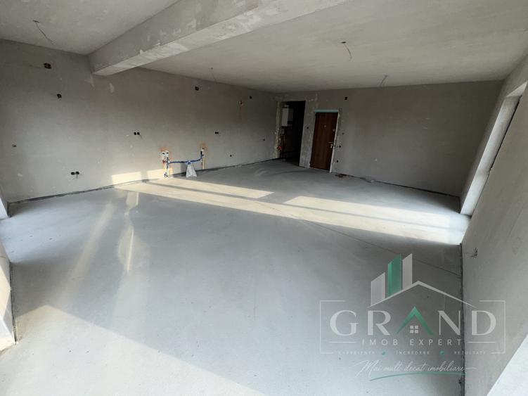 Apartament cu 4 camere semidecomandat în Andrei Mureșanu