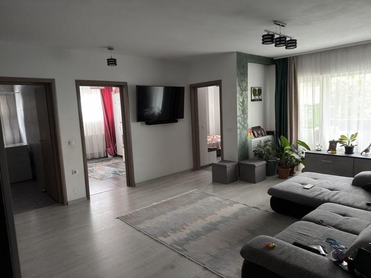 Apartament cu 3 camere decomandat în Central