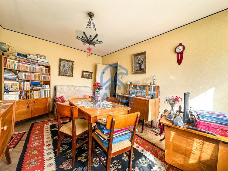 Apartament cu 3 camere semidecomandat în Central