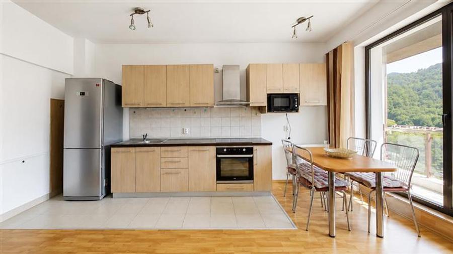 Apartament cu 2 camere semidecomandat, mobilat în Noua