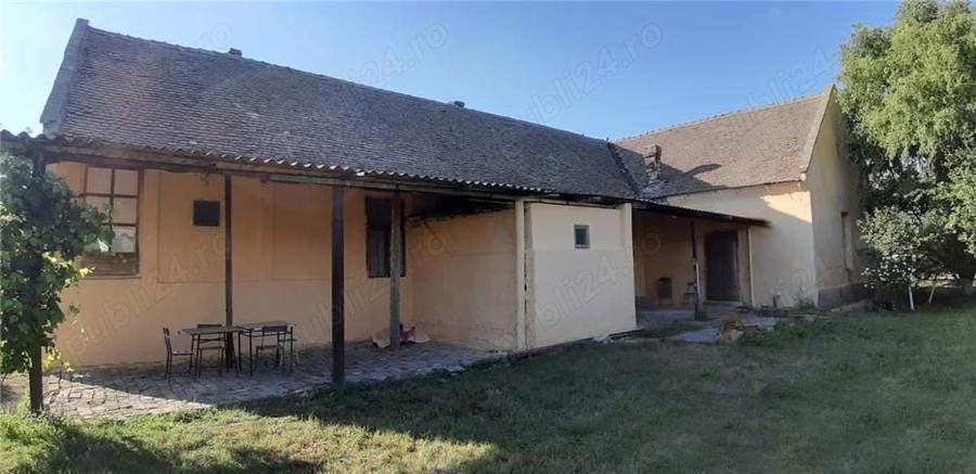Casă cu 6 camere cu Teren 1400 Mp în Checea