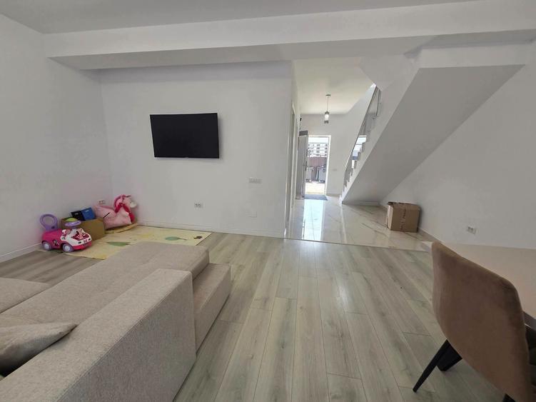 Duplex cu 3 camere cu Canalizare în Dobroești