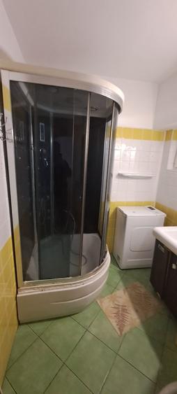 Apartament cu 3 camere semidecomandat în Obor