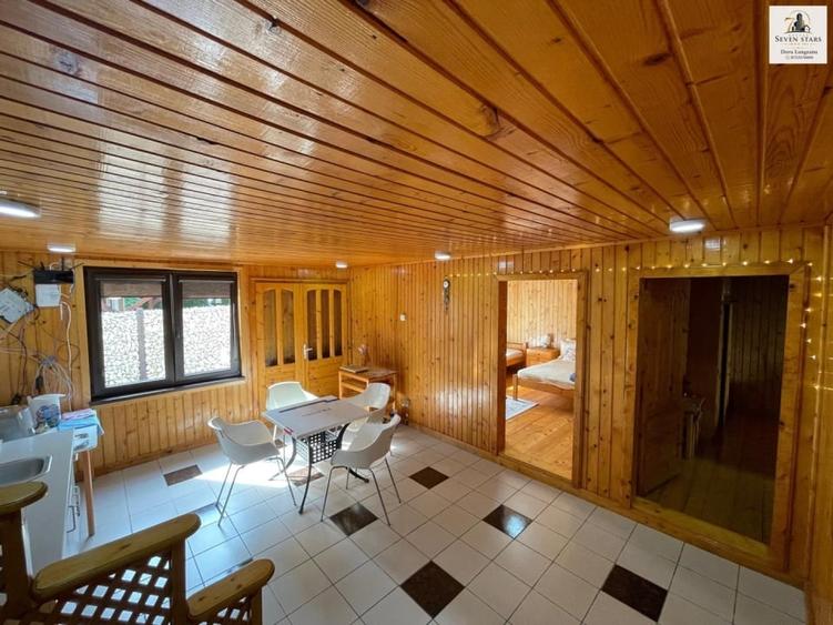 Casă individuală cu 9 camere cu Canalizare în Central