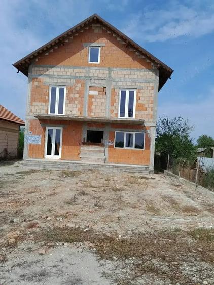 Casă cu 6 camere cu Teren 1144 Mp în Filiași