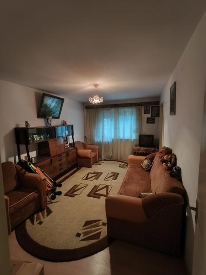 Apartament cu 4 camere decomandat în Micro 14