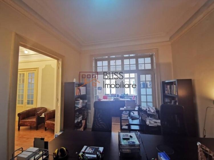 Apartament cu 5 camere semidecomandat în Armeneasca