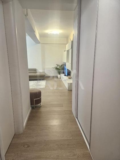 Apartament cu 3 camere semidecomandat, mobilat în Sisești