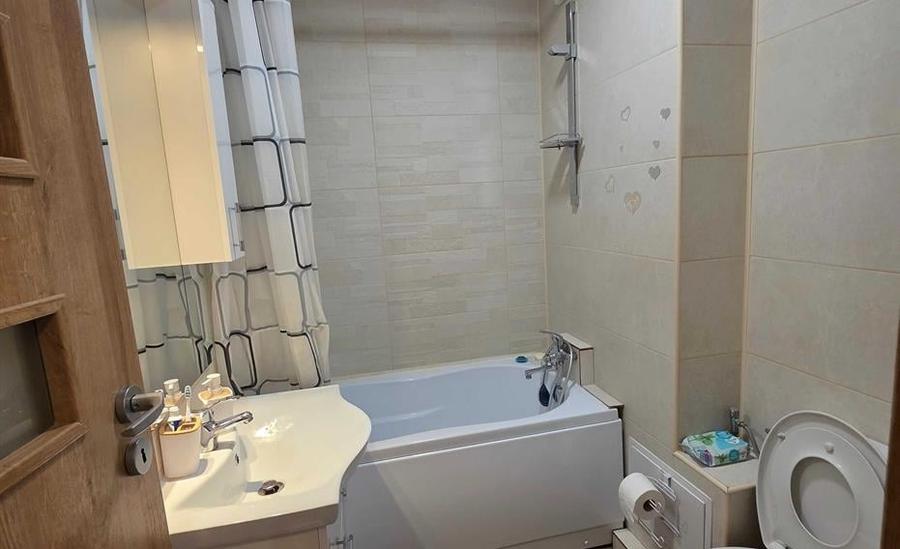 Apartament cu 3 camere semidecomandat în Titan