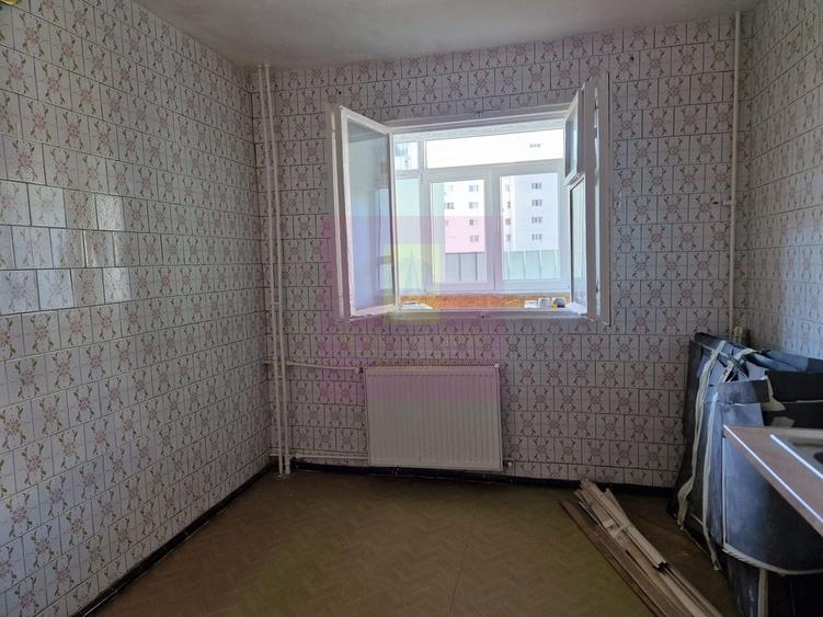 Apartament cu 3 camere decomandat în Vitan