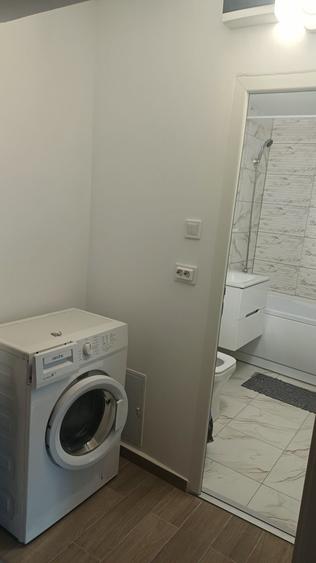 Apartament cu 3 camere decomandat în Exterior Vest