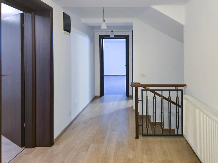 Casă cu 7 camere cu Teren 500 Mp în Unirii