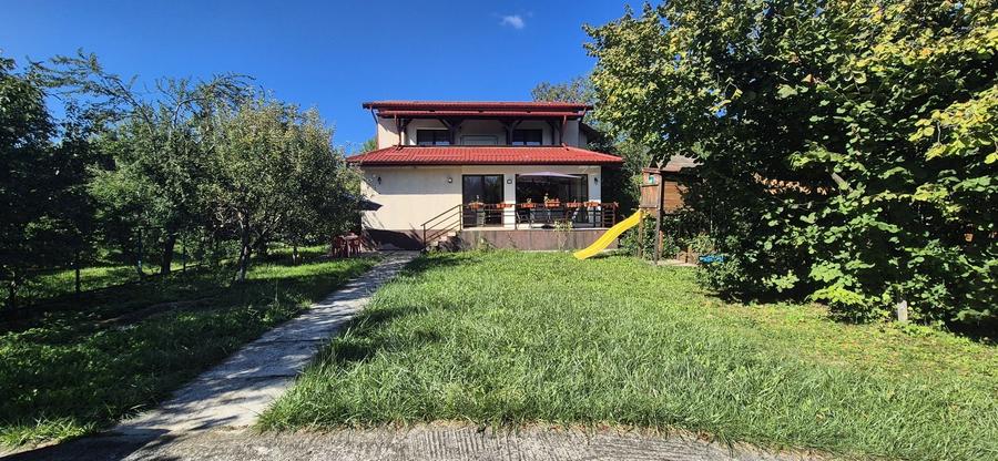 Casă cu 4 camere cu Canalizare în Breaza de Jos