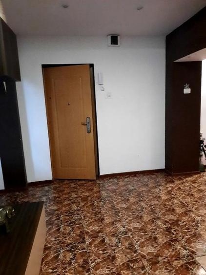 Apartament cu 4 camere semidecomandat, mobilat în Sebastian