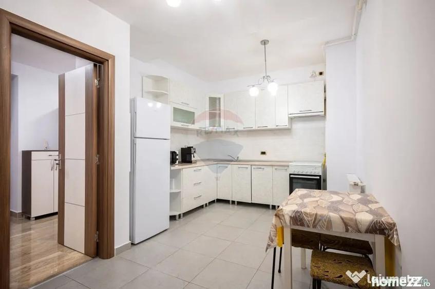 Apartament cu 3 camere decomandat în Tractorul