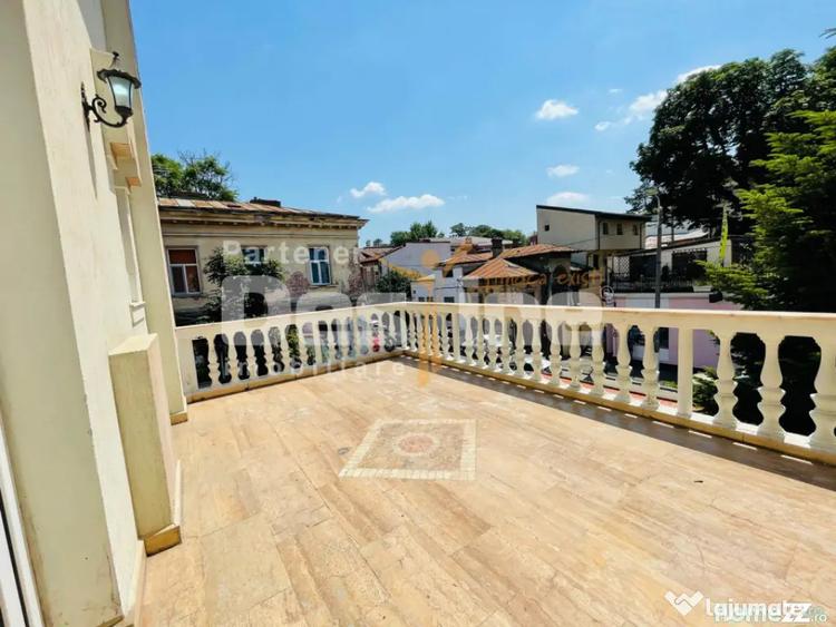Casă cu 7 camere cu Teren 180 Mp în Parcul Carol