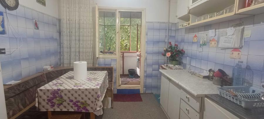 Apartament cu 3 camere decomandat în Crângași