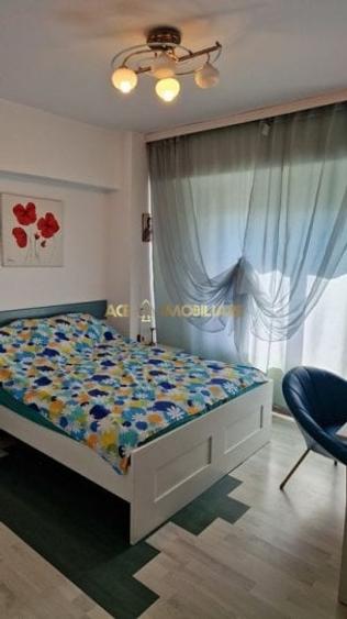 Apartament cu 3 camere semidecomandat, mobilat în Decebal
