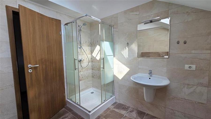 Apartament cu 3 camere decomandat în Dumbrăvița