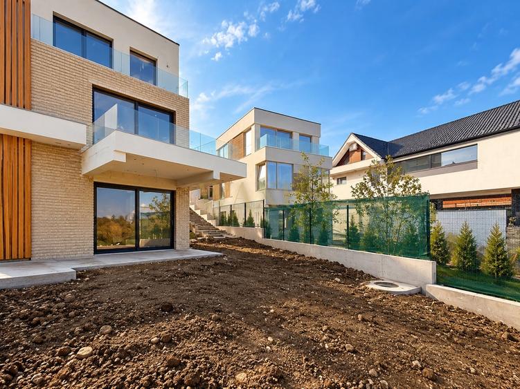Duplex cu 5 camere cu Canalizare în Europa