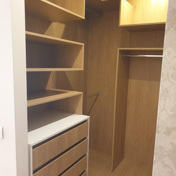 Apartament cu 3 camere decomandat în Sisești
