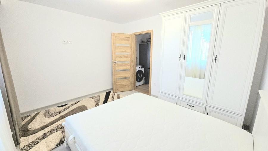 Apartament cu 3 camere decomandat, mobilat în Cloșca