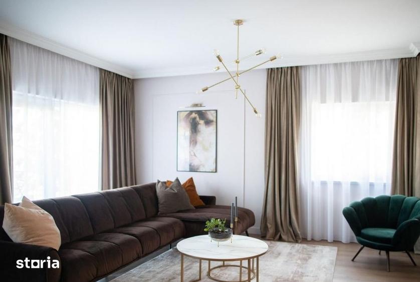Casă cu 10 camere cu Teren 325 Mp în Ciupercenii Noi