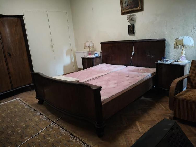 Casă cu 8 camere cu Teren 577 Mp în Apollo